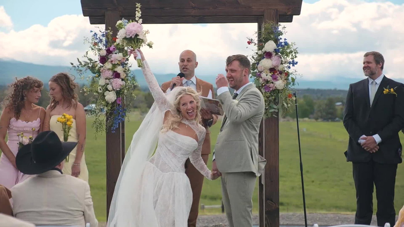 A ceremony under an open Central Oregon sky